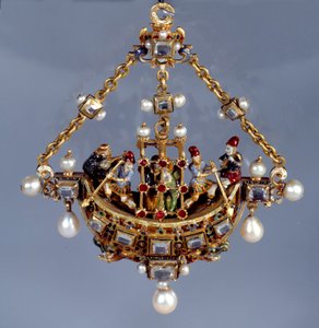 German Art: Boat-Shaped Necklace Pendant