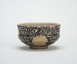 Tea bowl with silk brocade design, mid 19th century by Gorosuke Shonsui