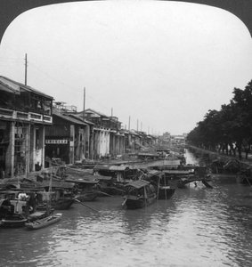The Crowded Canal, from the English Bridge, Canton, China