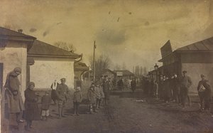 First World War: Ukraine in the years 1914-1916 during the invasion of the German army. Military and civilians in the street of a city