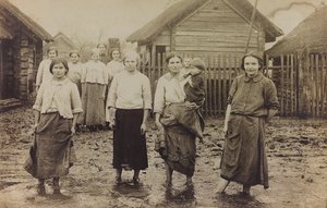 First World War: the Ukraine in the years 1914-1916 during the invasion of the German army. Portrait of a group of women with children
