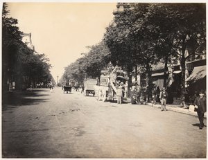 Omnibus on a boulevard in Paris, c.1890
