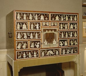 Indian cabinet decorated in ivory and rosewood, 17 drawers
