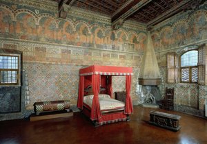 Room of the Castellana di Vergi showing the frescoed walls and frieze depicting a medieval French romance