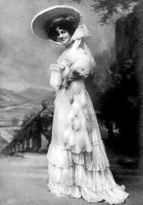Marie Studholme, English actress, 1904