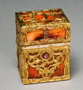 Box with Grooming Implements