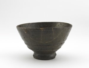 Rakuzan Ware Tea Bowl in Kugibori Irabo Style, Early 18th Century