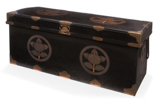Storage trunk by Japanese School