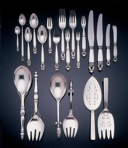 Acorn pattern flatware service