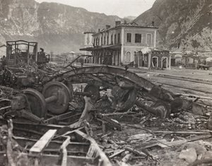Album "Meine weltkriegs - Erinnerungen South-West Front (Carinthia, Italy, South Tyrol) 31/03/1915-12/11/1918 - Josef Zohles Wien": rubble and scrap metal
