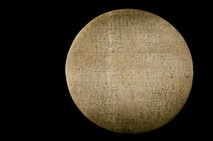 Alabaster offering table of Qar, 2002 (photo) by Kenneth Garrett