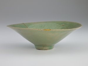 Bowl with Molded and Incised Design of Cranes and Clouds