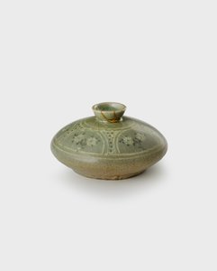 Oil bottle, late 12th century by Korean School