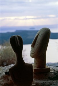 Heads of Cycladic Idols on the Coast, Cyclades Islands, Greece by Unbekannt Unbekannt
