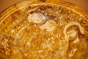 Plate Decorated with Male and Female Faces, from Kashan, Iran by Unbekannt Unbekannt