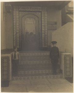 Two Boys in front of Fleckenstein