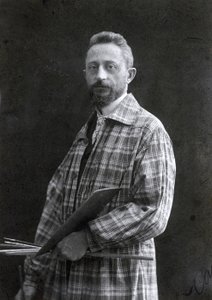 Three-quarter-length portrait of the painter Guido Spadolini. He is wearing a long smock and holding brushes and palette in his left hand, 26 November 1901
