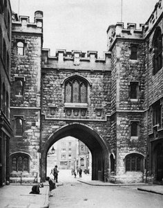 St Johns Gate on a Sunday, Clerkenwell, London