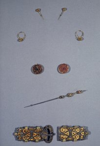 Set of the Queen of the Francs Arnegonde or Aregonde by Merovingian Merovingian