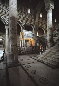Chapel of the Crucifix by Michelozzo di Bartolommeo