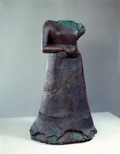 Elamite civilization: bronze statue of Queen Napir Asu with Elamite inscription. 1250 BC. From the site of Susa, Iran by Middle Elamite Period