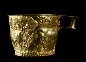 Mycenaean art: gold cup with representation of a bull sniffing the terrain from the site of Vapheio