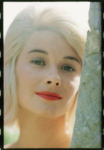 Hope Lange close up