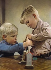 Early colour photography: Play by Paul Wolff