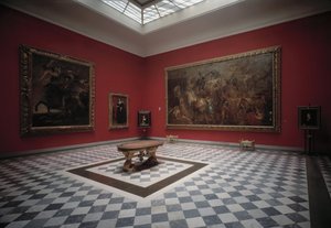 Hall of the museum presenting Henri IV at the Battle of Ivry and Triumphal Entry of Henry IV in Paris by Rubens by Peter Paul Rubens