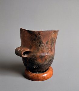 Prehistory: terracotta vase with square opening of the Neolithic age from the Caverna Della Pollera (Liguria). Pegli, Museo Villa Pallavicini