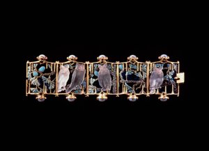Bracelet with gold, glass, enamel and chalcedony owls and leaves by Rene Jules Lalique
