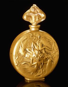 Rosace Figurines on a Scent-Bottle
