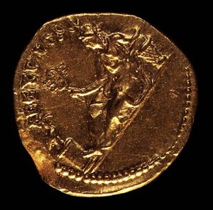 Aureus (reverse) minted by Hadrian (AD 117-AD 138) depicting AEGYPTOS (Egypt) reclining left. Inscription: AEGYPTOS