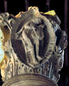 Tones of Gregorian chant: the third one (passion and resurrection of Christ), Capital of the choir