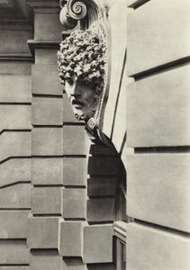 Berlin: Zeughaus, Head of a dying warrior by Sasha Stone