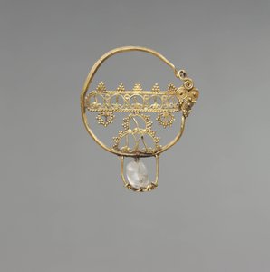 Earring with openwork, Early Byzantine Period, 600-800 by School Byzantine