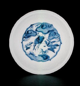 Blue and white kraak saucer dish painted with deer in a landscape, Wanli