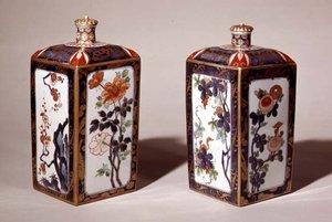 A pair of tokkuri