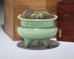 Large Longquan Celadon Tripod Censer with Japanese Parcel-Gilt Metal Cover by Southern Song Dynasty Chinese School
