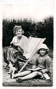Gladys Cooper 1888-1971, English actress, with her daughter Joan, early 20th century