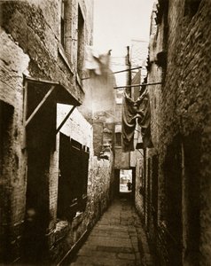 Close, 101 High Street, Glasgow, c.1878 by Thomas Annan