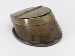 Horse’s hoof inkwell belonging to Captain William Tyrwhitt Drake, Royal Horse Guards, c.1829