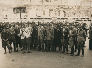 Album "MVSN- Blackshirts": Hunters Frosinone, armed with a shotgun, with two officers of the Militia of Forestry in Naples