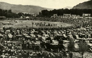 A Highland Gathering at Braemar, c1948 by Unbekannt