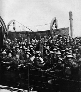 A Boat of Soldiers Rescued from Dunkirk, 1940 by Unbekannt