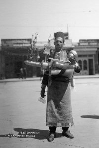 A Lemonade Vendor, Damascus, Syria, c1920s-c1930s by Unbekannt