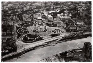 Aerial View of the Cathedral of Christ the Saviour, Moscow, USSR, from a Zeppelin by Unbekannt