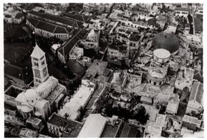 Aerial View of the Church of the Holy Sepulchre, Jerusalem, Palestine, from a Zeppelin, 1931-1933 by Unbekannt