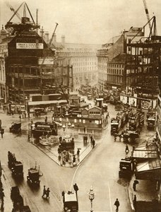Building Work at Piccadilly Circus in London by Unbekannt