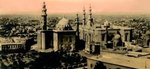 Cairo: General view and Sultan Hassan Mosque, c1918-c1939 by Unbekannt